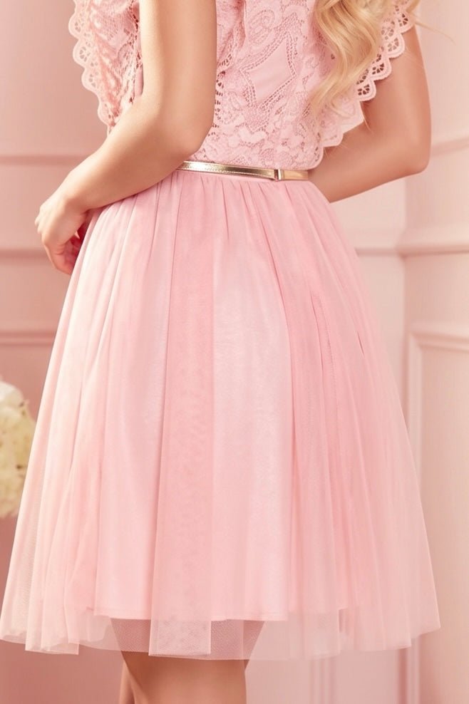 Robe en Dentelle à Ceinture Dorée – Pêche - Rosemode