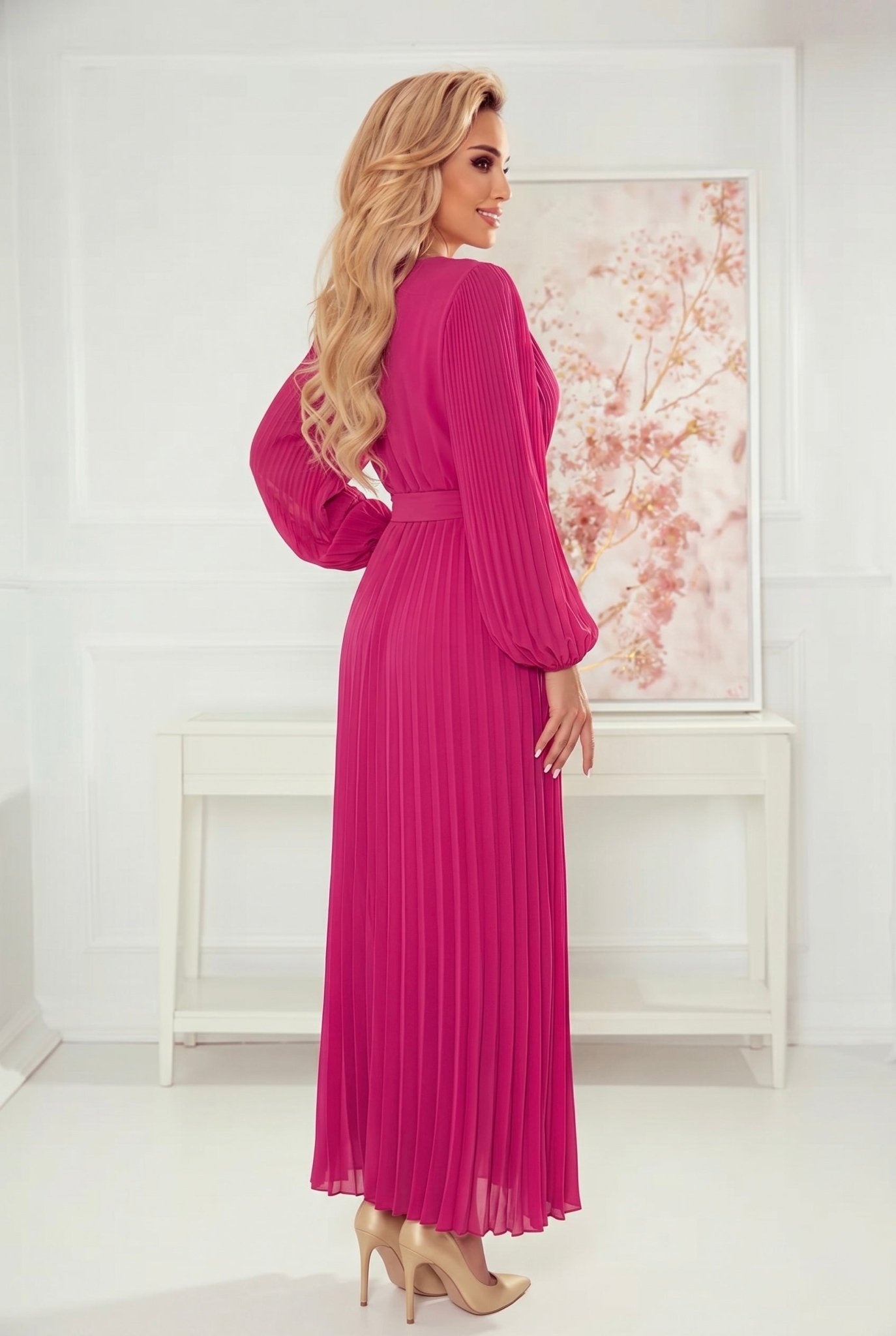 Robe Plissée Avec Ceinture et Décolleté – Fuchsia - Rosemode