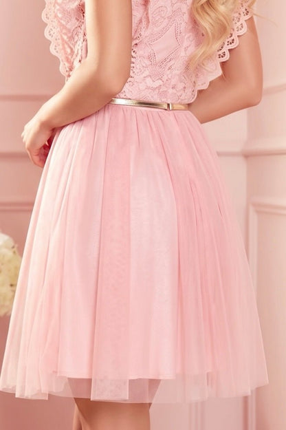 Robe en Dentelle à Ceinture Dorée – Pêche - Rosemode