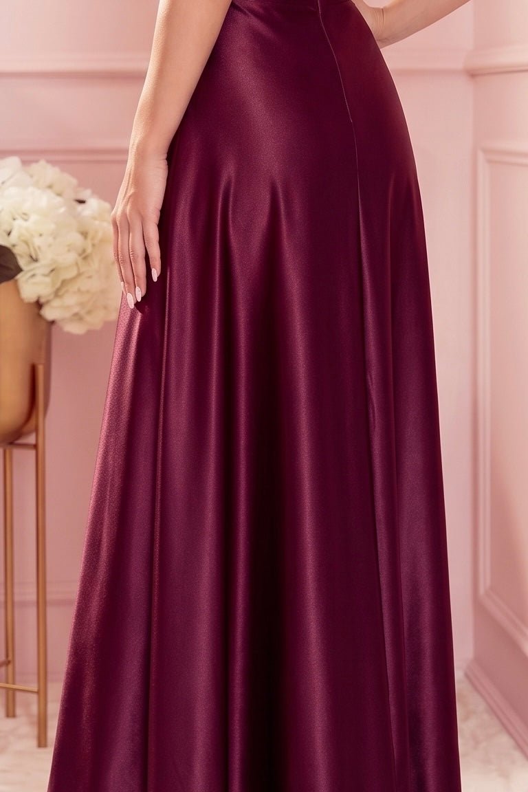 Robe Longue en Satin Avec Décolleté Enveloppant – Bordeaux - Rosemode