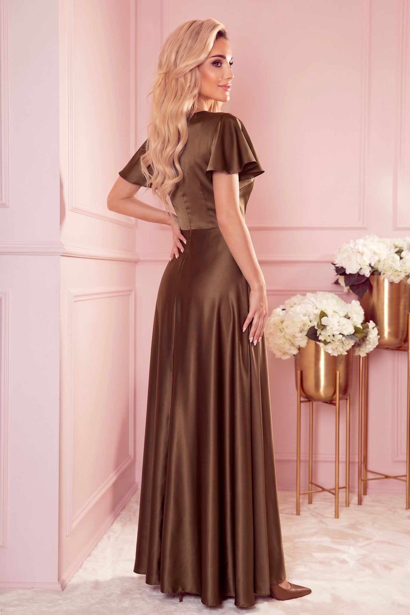 Robe Longue en Satin Avec Décolleté Enveloppant – Moka - Rosemode