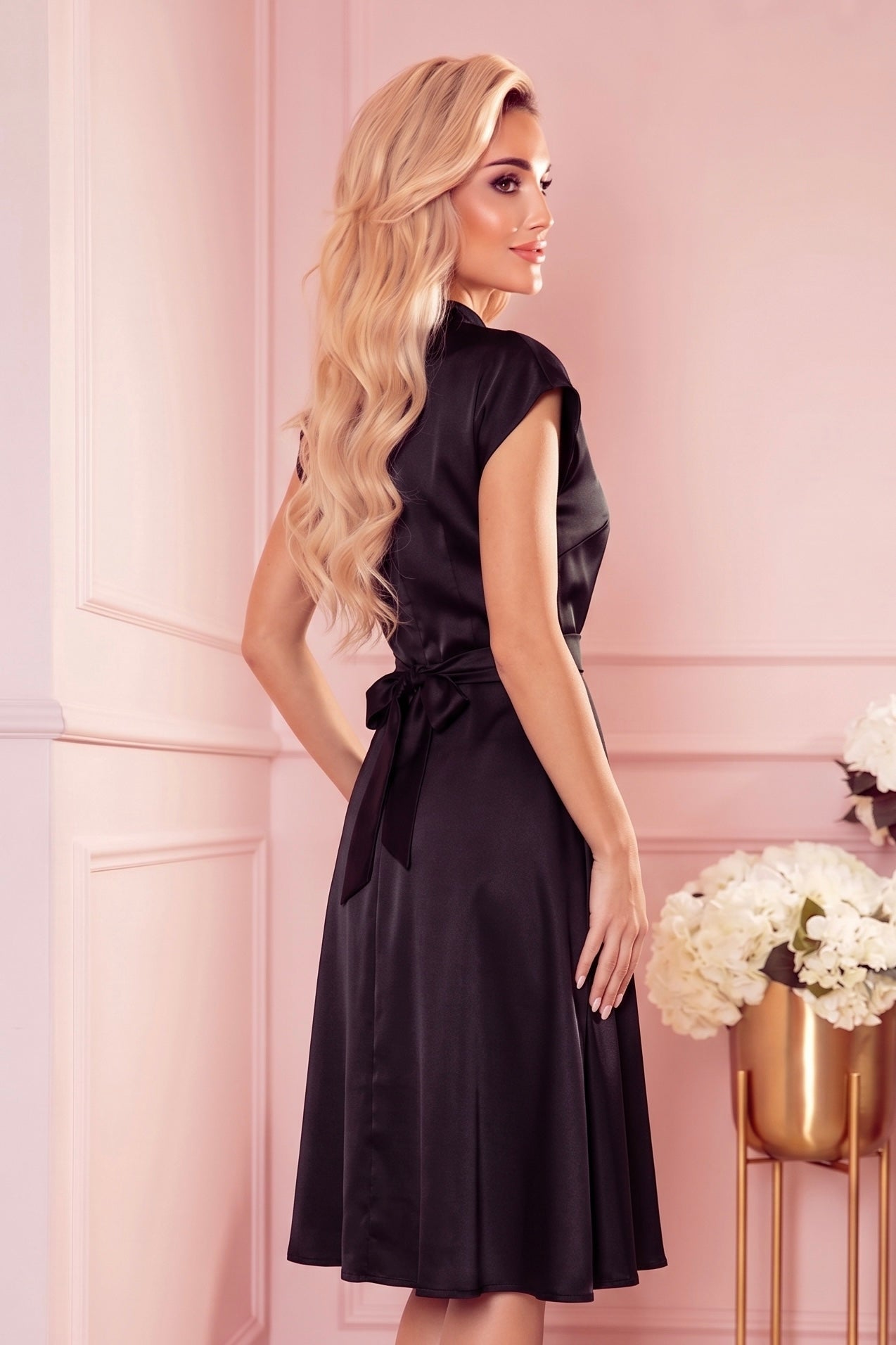 Robe Évasée Scintillante à Décolleté Enveloppant – Noir - Rosemode