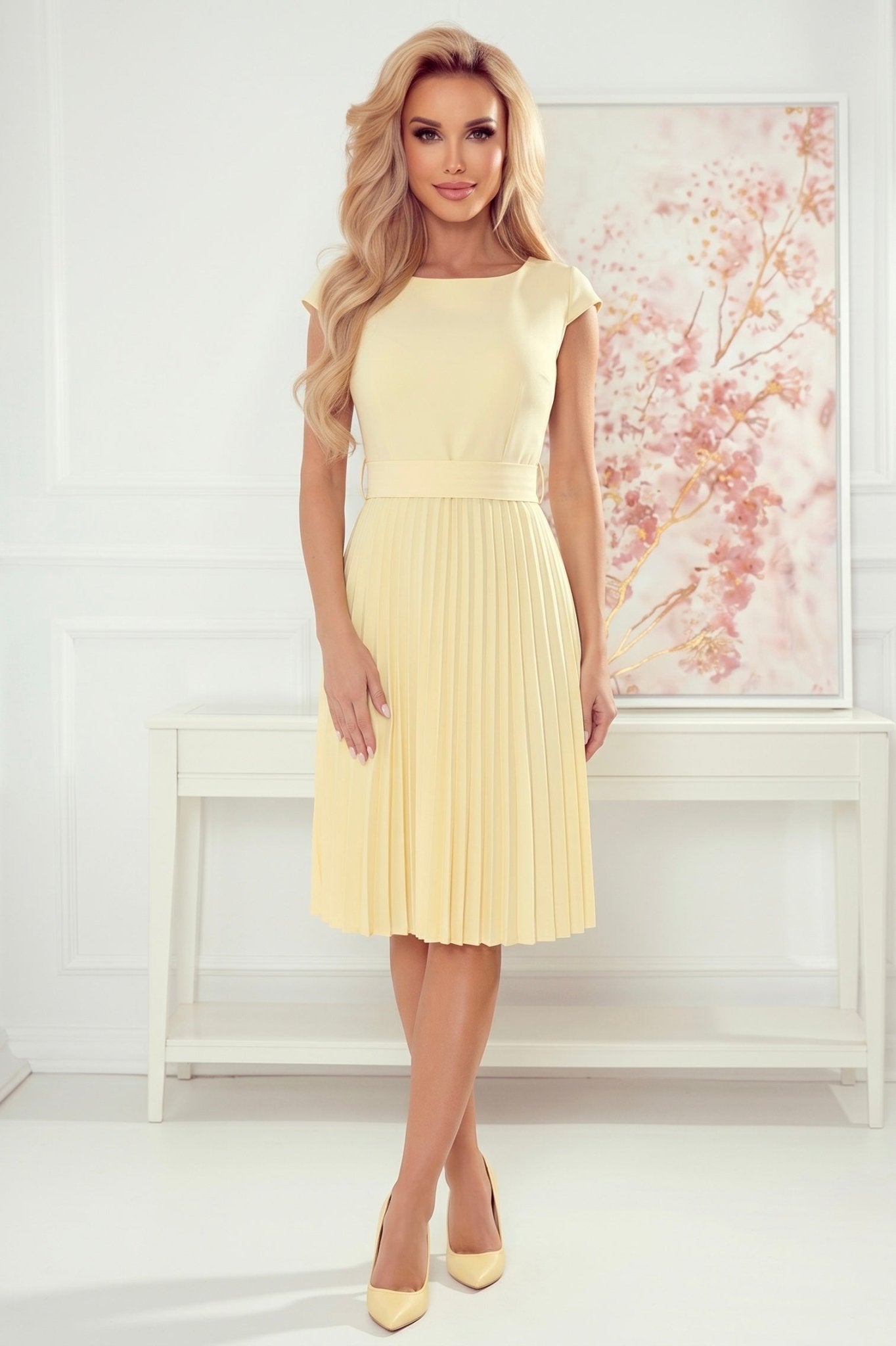 Robe Midi Plissée et Ceinturée – Jaune Vanille - Rosemode
