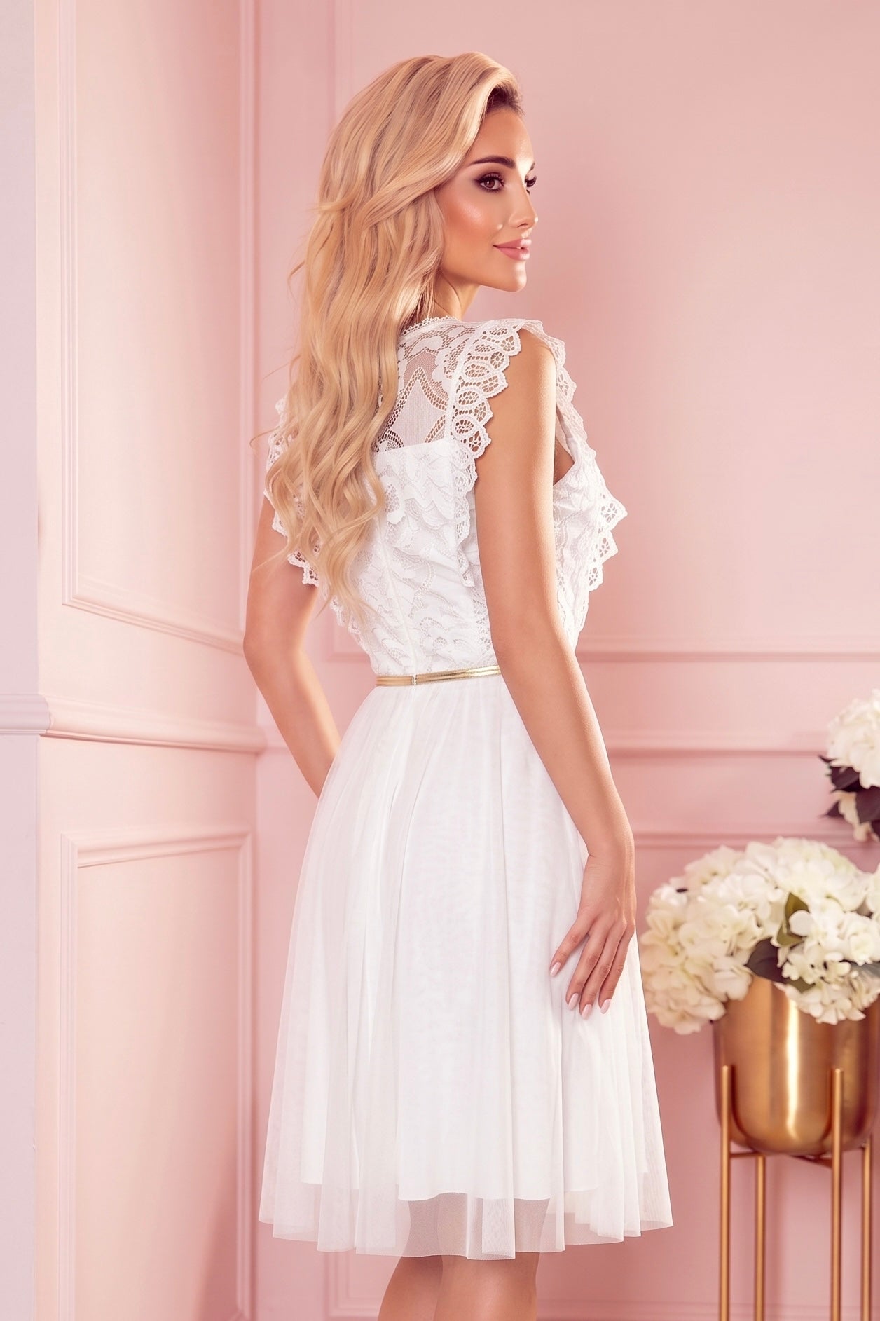 Robe en Dentelle à Ceinture Dorée – Blanc - Rosemode
