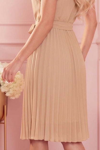 Robe Plissée Avec Décolleté et Volants – Beige - Rosemode